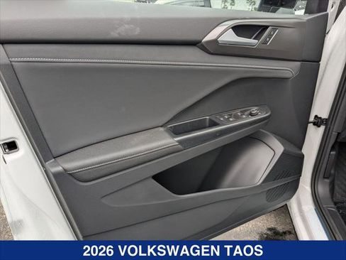 New 2026 Volkswagen Taos SE FWD image 10
