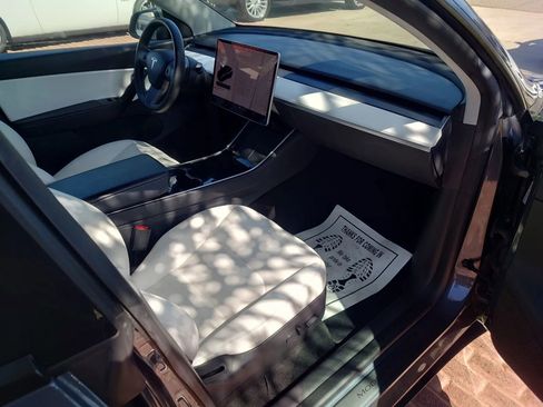 Used 2020 Tesla Model Y Long Range image 11