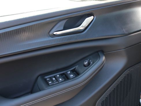 New 2025 Jeep Grand Cherokee L Altitude image 7