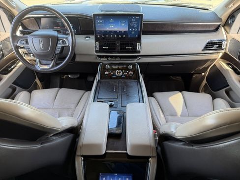 Used 2023 Lincoln Navigator Reserve image 16
