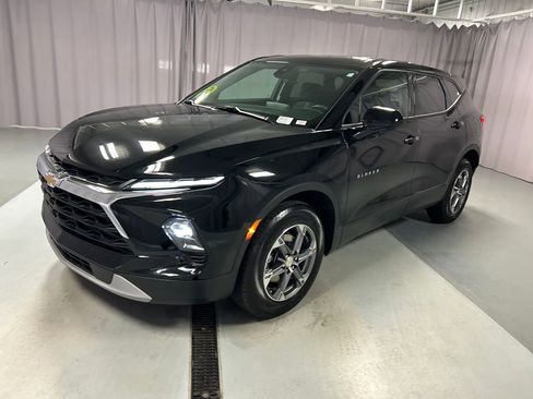 Used 2025 Chevrolet Blazer LT FWD image 3