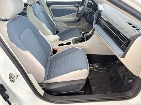 New 2026 Volkswagen Jetta SE FWD image 30