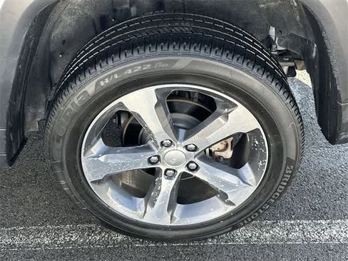 Used 2023 Jeep Grand Cherokee Limited image 4