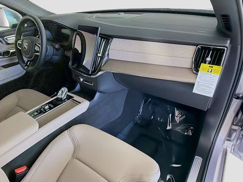 New 2026 Volvo XC90 B6 Plus w/ Protection Package Premier AWD/4WD image 32