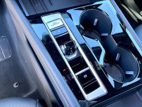 Used 2025 Volkswagen Atlas Cross Sport SE image 33