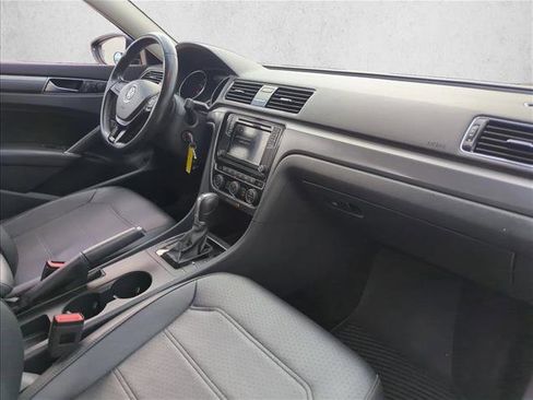 Used 2018 Volkswagen Passat 2.0T R-Line image 24