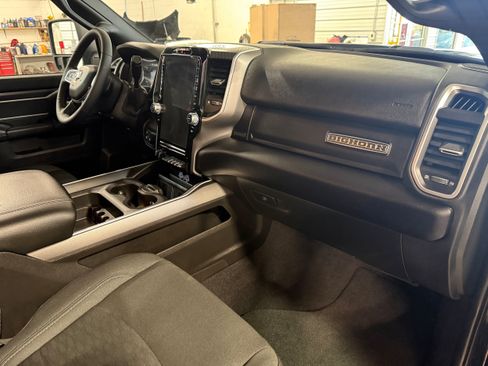 Used 2025 RAM 2500 Big Horn AWD/4WD image 9