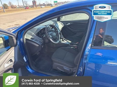 Used 2018 Ford Focus SE w/ SE Appearance Package image 12