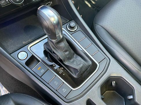 Used 2019 Volkswagen Jetta SEL w/ Cold Weather Package FWD image 28