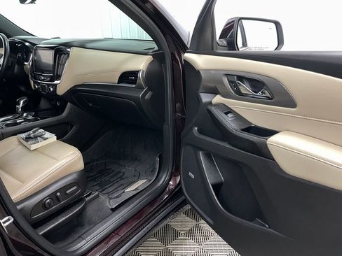 Used 2023 Chevrolet Traverse Premier w/ LPO, Floor Liner Package AWD/4WD image 40