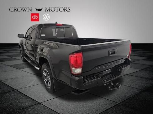 Used 2016 Toyota Tacoma TRD Sport w/ Towing Package AWD/4WD image 4