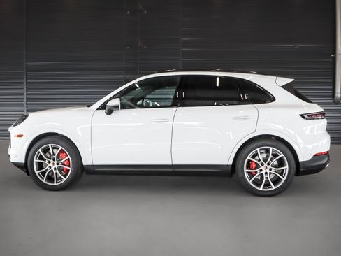 New 2026 Porsche Cayenne S image 2