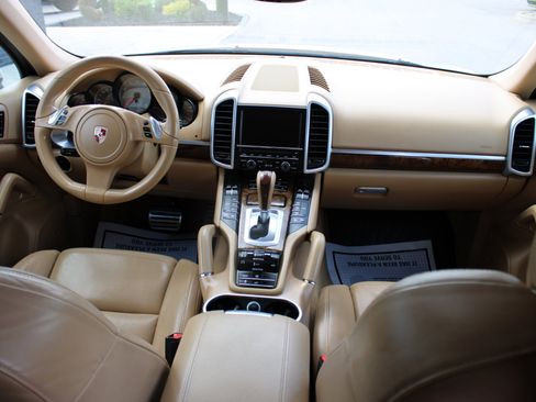 Used 2011 Porsche Cayenne S image 19