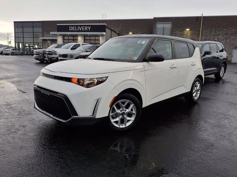 Certified 2025 Kia Soul S FWD image 3