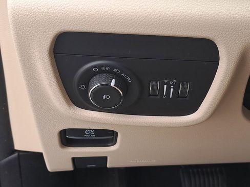 Used 2023 Jeep Grand Cherokee L Limited image 29