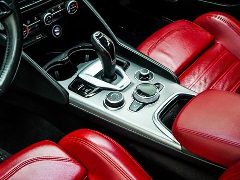 Used 2023 Alfa Romeo Giulia Veloce image 16