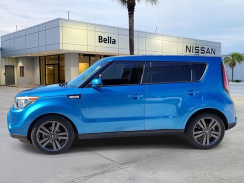Used 2015 Kia Soul + w/ Audio Package FWD image 2
