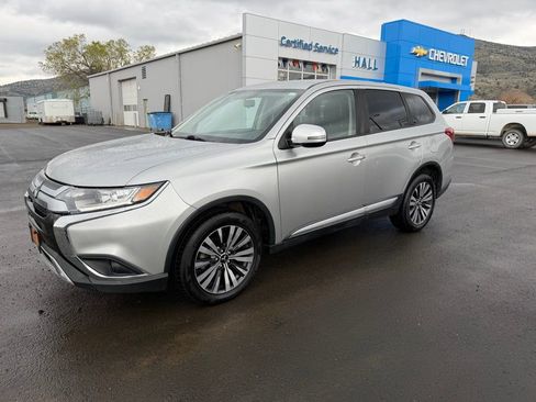 Used 2019 Mitsubishi Outlander SE image 1