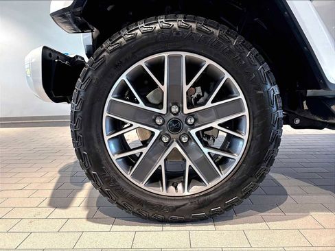 Used 2024 Jeep Wrangler High Altitude AWD/4WD image 14