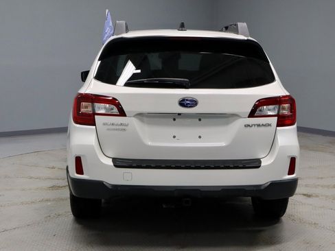 Used 2017 Subaru Outback 2.5i Premium image 10