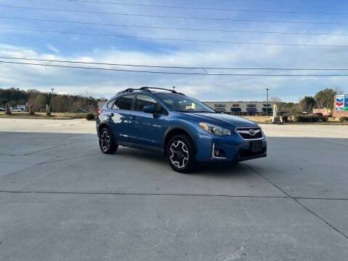 Used 2017 Subaru Crosstrek 2.0i Premium AWD/4WD image 3