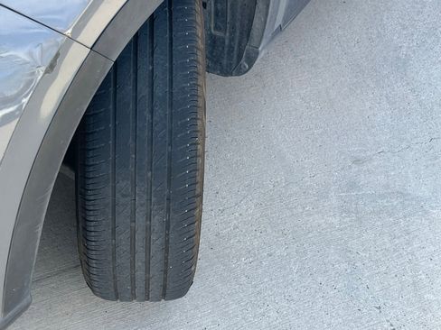 Used 2021 Hyundai Venue SEL w/ Premium Package image 9