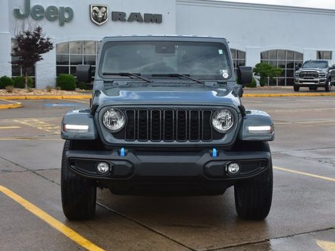 Used 2024 Jeep Wrangler Unlimited AWD/4WD image 2