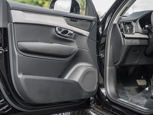 New 2026 Volvo XC90 B6 Ultra w/ Protection Package Premier image 38