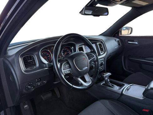 Used 2017 Dodge Charger SXT RWD image 9