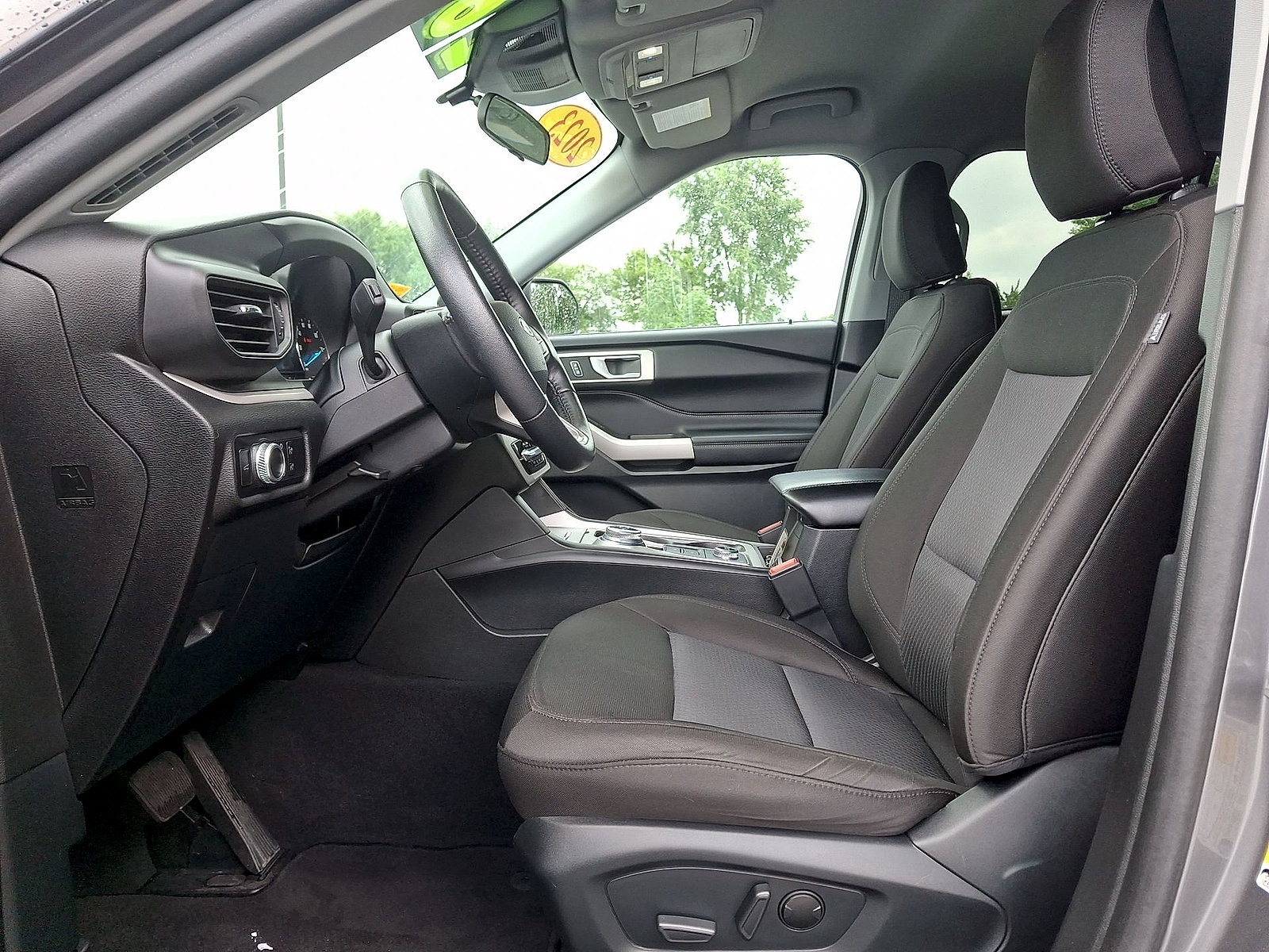 Used 2023 Ford Explorer XLT AWD/4WD image 11