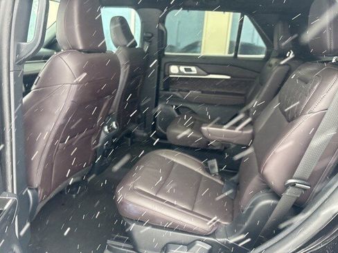 Used 2025 Ford Explorer Platinum w/ Ultimate Package image 9