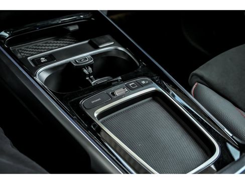 Certified 2025 Mercedes-Benz GLB 250 4MATIC image 23