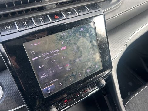 Used 2024 Jeep Grand Cherokee L Laredo image 12