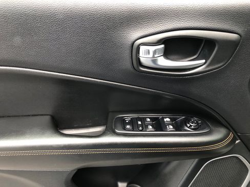 Used 2018 Jeep Compass Limited AWD/4WD image 17