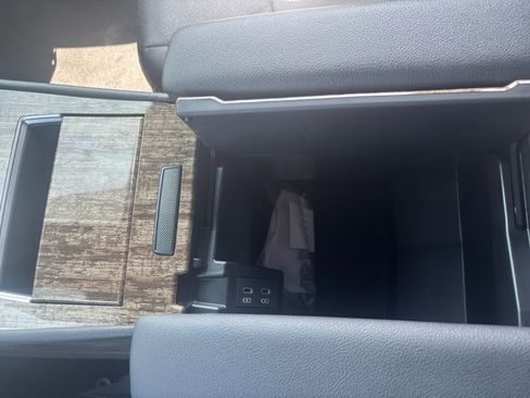 Used 2025 Toyota Sienna Limited FWD image 20