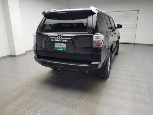 Used 2018 Toyota 4Runner SR5 AWD/4WD image 7