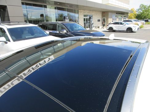 Used 2025 Lexus RX 450h AWD w/ Luxury Package image 16