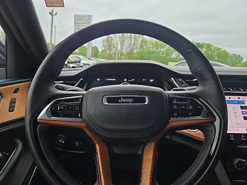 Used 2022 Jeep Grand Cherokee Summit AWD/4WD image 42