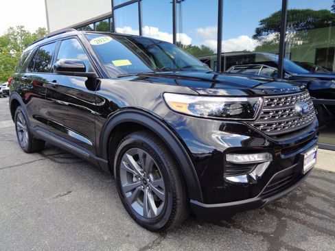 Used 2023 Ford Explorer XLT w/ Equipment Group 202A AWD/4WD image 3
