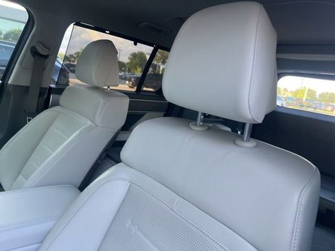 Certified 2025 Hyundai Santa Fe Limited FWD image 9