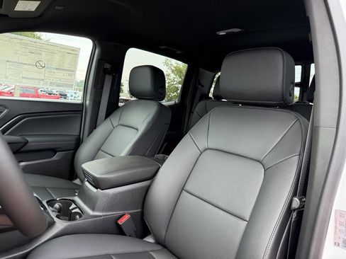 New 2025 Chevrolet Colorado LT w/ LT Convenience Package image 13