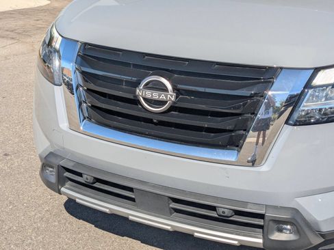 Used 2022 Nissan Pathfinder Platinum w/ Cargo Package FWD image 9