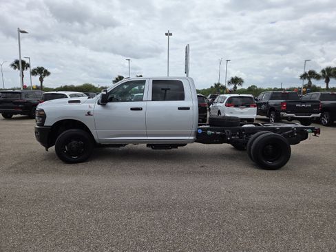 New 2026 RAM 3500 Tradesman AWD/4WD image 4