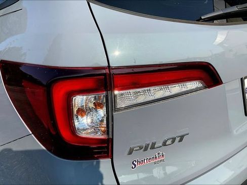 Used 2022 Honda Pilot Sport image 25