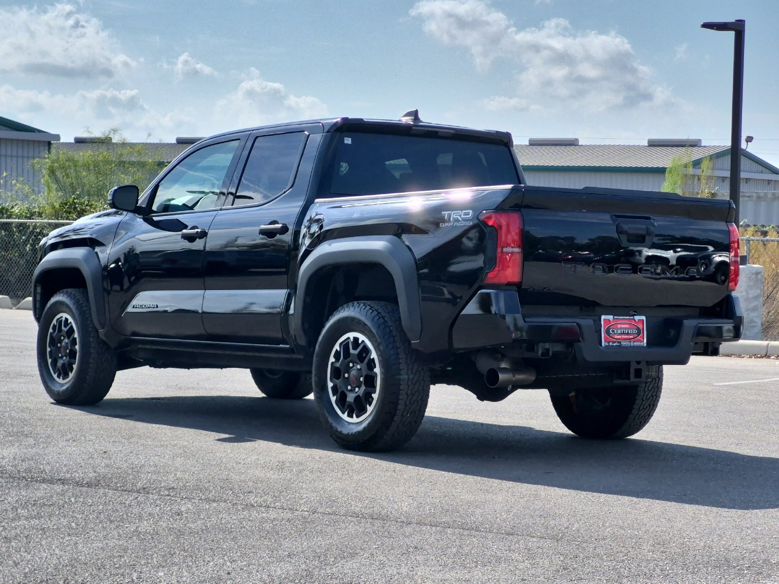 Certified 2025 Toyota Tacoma TRD Off-Road AWD/4WD image 3