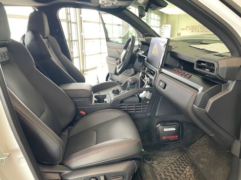 Used 2025 Toyota Tacoma TRD Pro AWD/4WD image 19