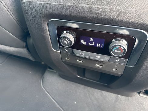 Used 2025 Chevrolet Tahoe Premier image 17