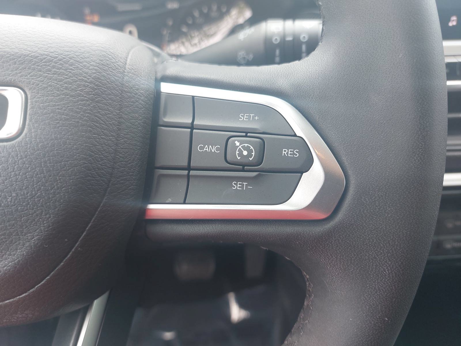 Used 2023 Jeep Compass Latitude AWD/4WD image 17