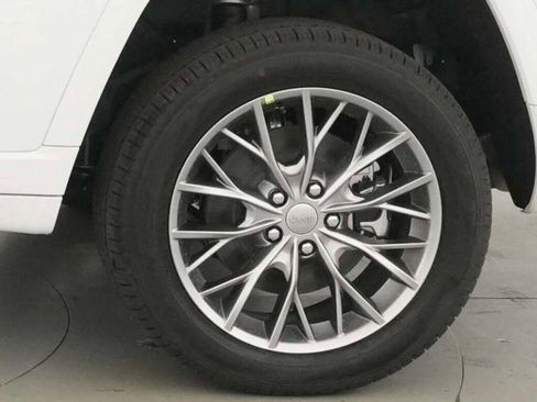 New 2025 Jeep Grand Cherokee L Summit w/ Luxury Tech Group V image 40