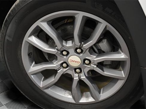 Used 2024 GMC Terrain SLT image 14